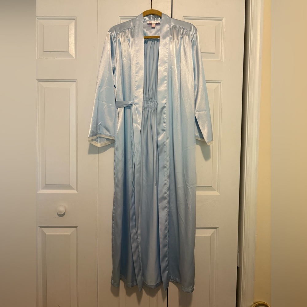 Oscar de La Renta Light Blue Satin Robe